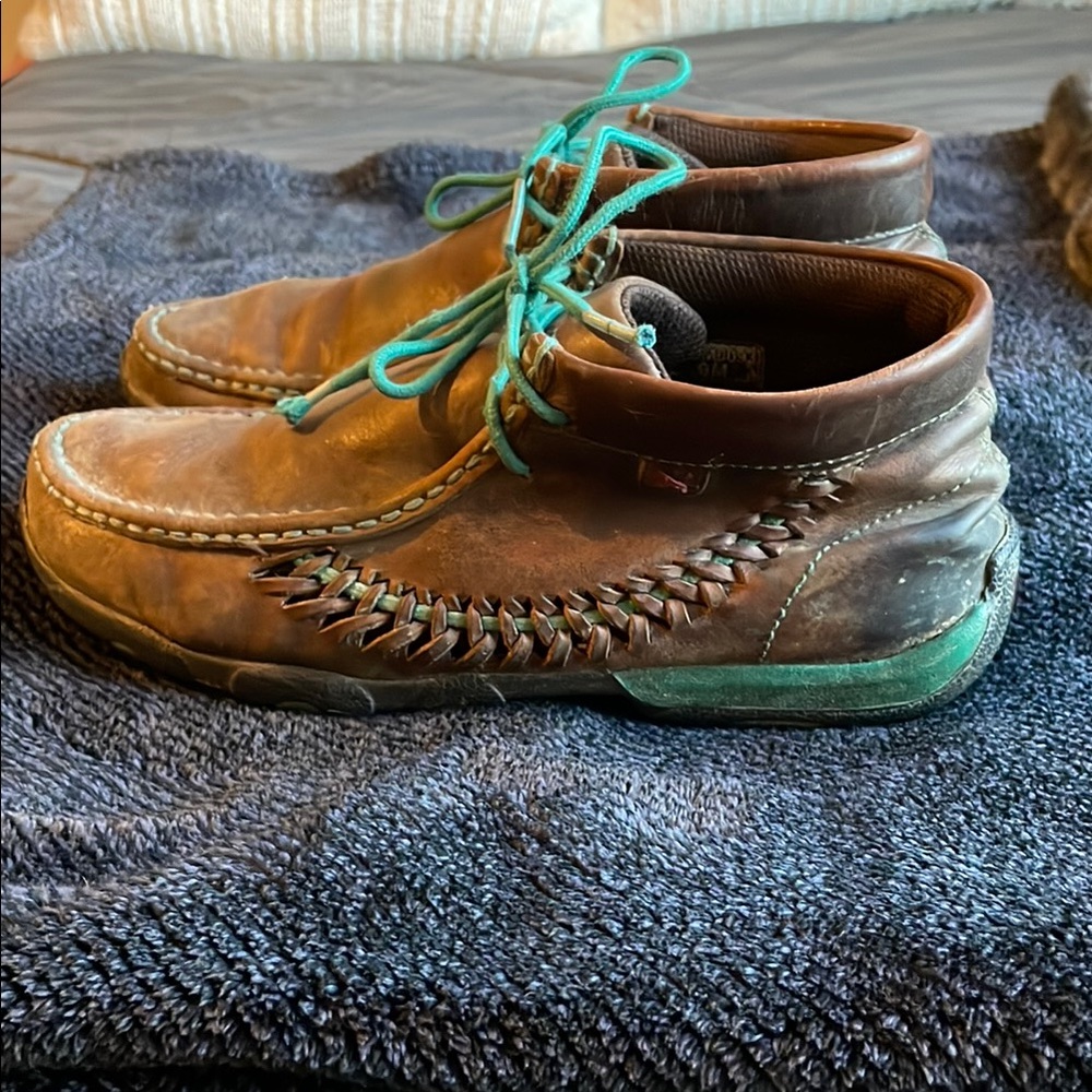 Women’s Twisted X with Teal Laces